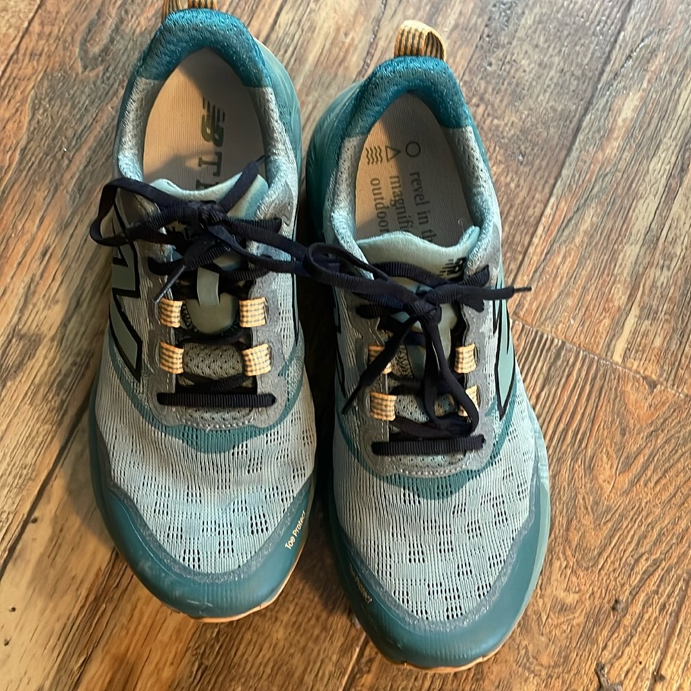 Men’s new balance, Trail shoes
10.5